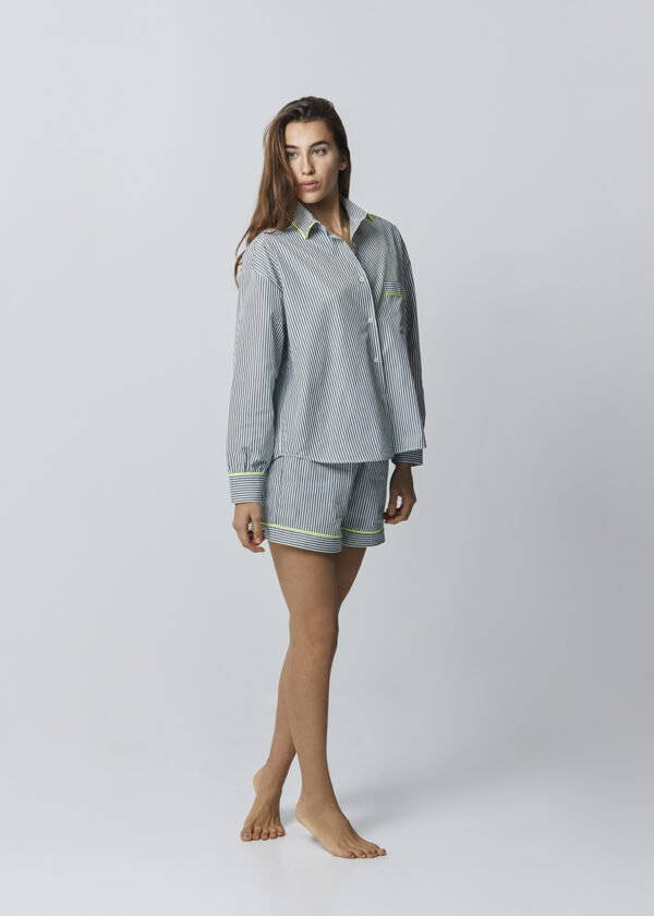 Camicia donna oversize e shorts a righe verdi e bianche