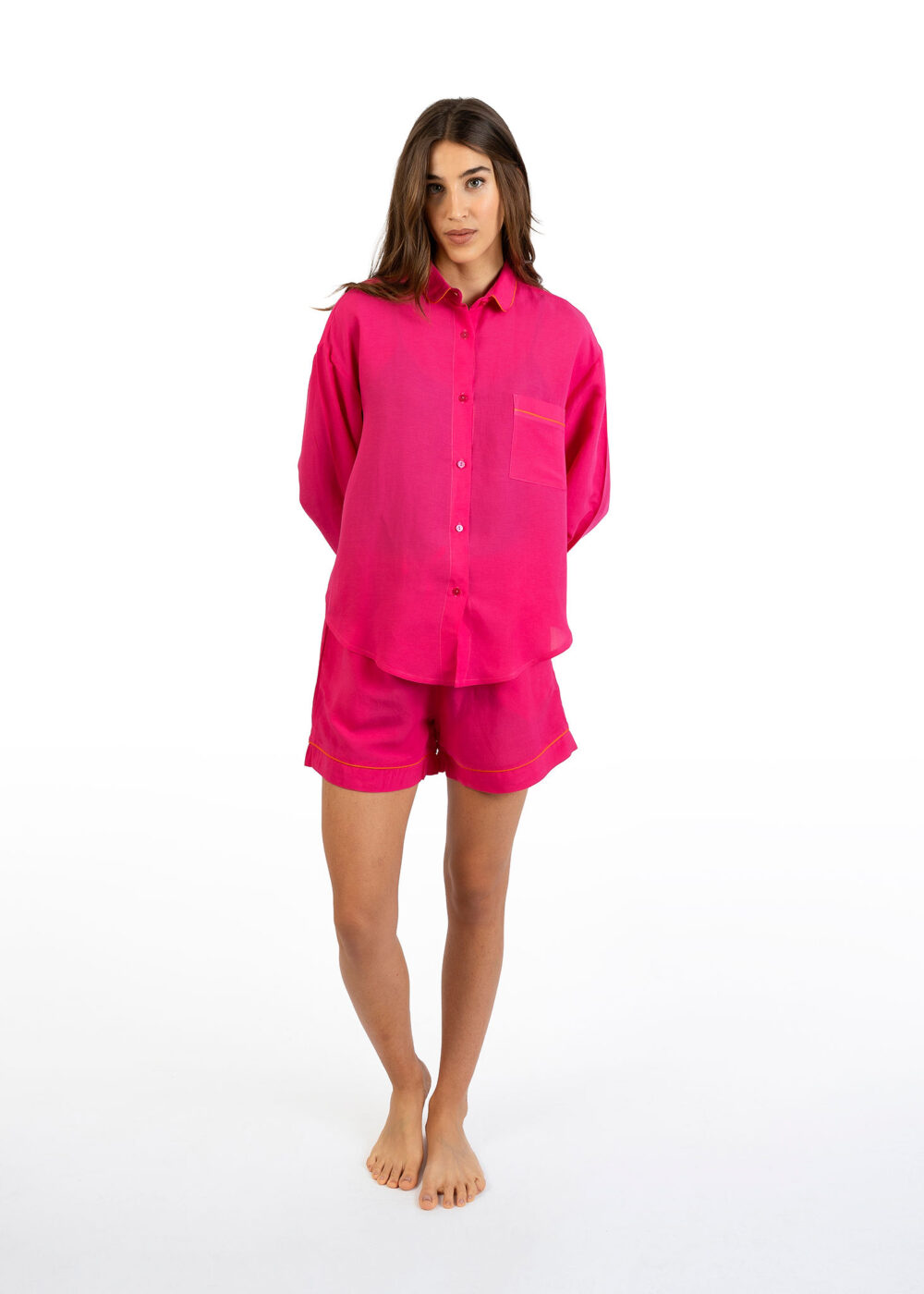 Completo donna Nabali in lino fucsia con camicia over e shorts, leggero e traspirante Made in Italy