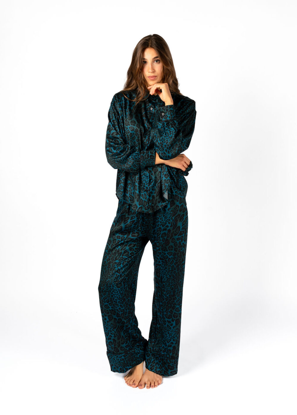 Pigiama Beatrice color cacao con piping chiaro, camicia e pantalone lungo